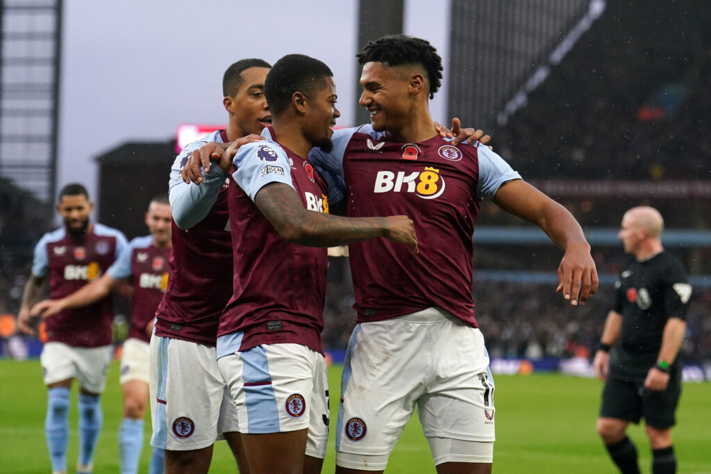 Φαβορί η Άστον Βίλα