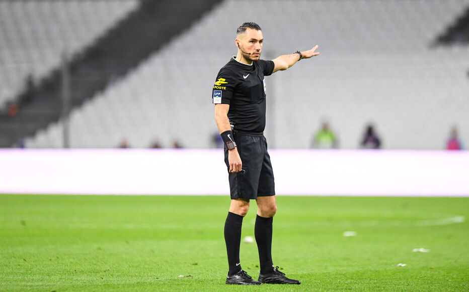 Σαμσουνσπόρ - ΑΕΚ διαιτητής: Αφήνει το παιχνίδι ο Πινιάρ