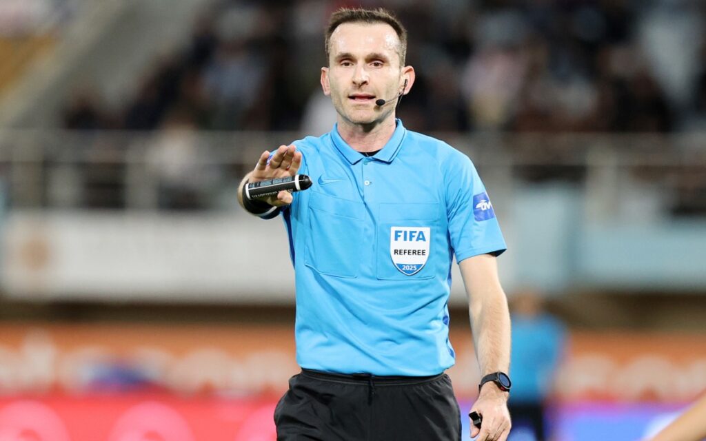 Λεβαδειακός - Παναθηναϊκός: Τσακάλι στις... κάρτες ο διαιτητής