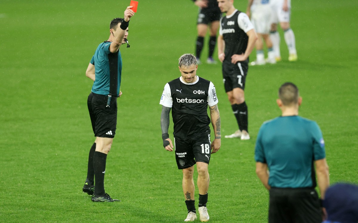 Ποια ομάδα έχει τις περισσότερες κάρτες στη Stoiximan Super League 2025-26;