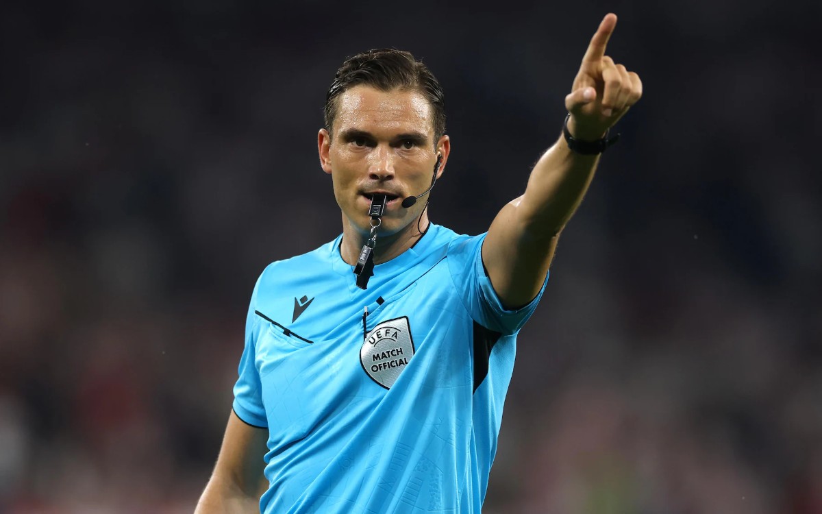 Παρί Σεν Ζερμέν - Μπάγερν Μονάχου διαιτητής